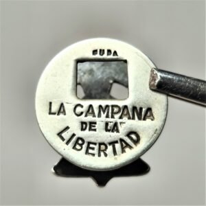 Prendedor con Campana de la Libertad, ca. 1950.