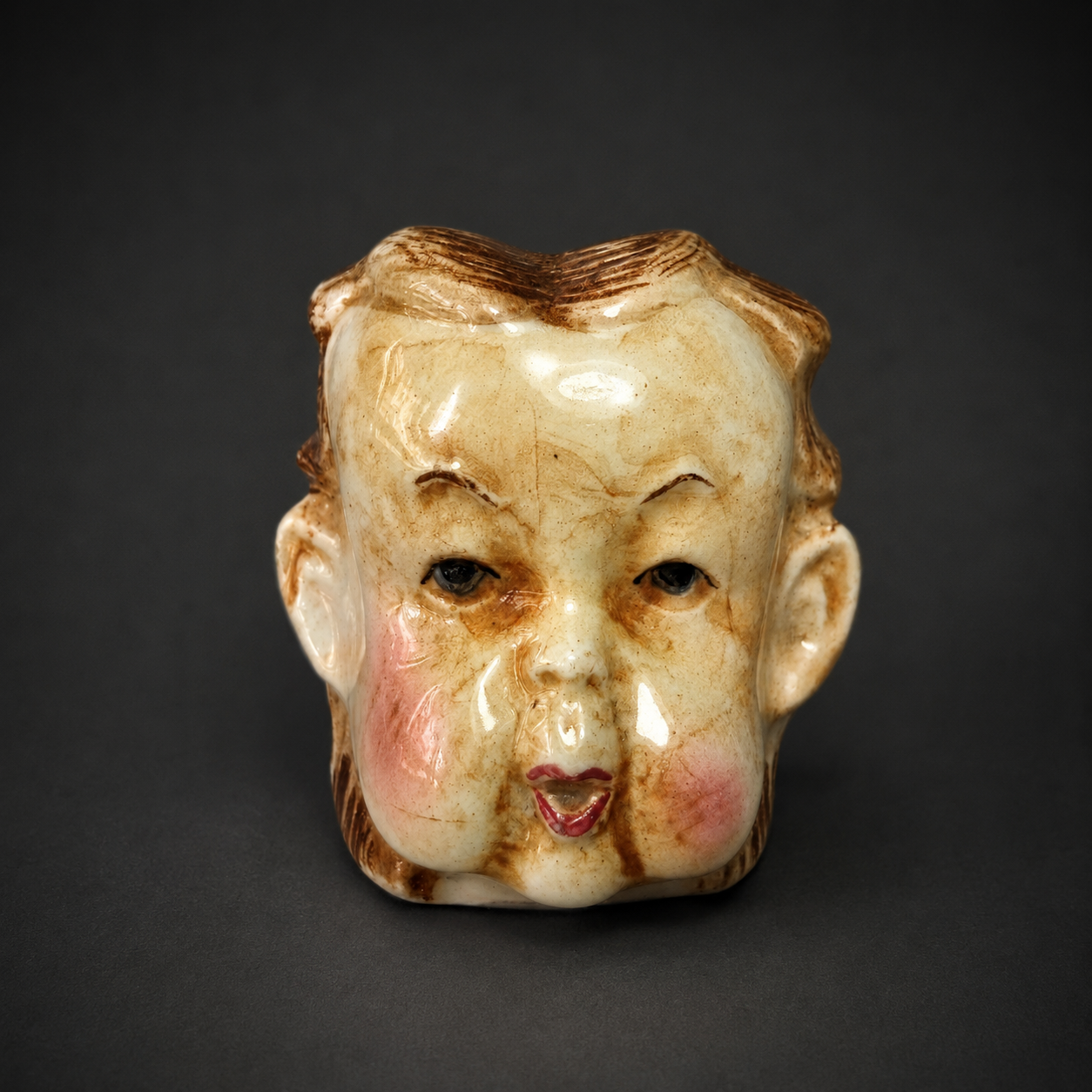 Salero japonés con rostro caricaturesco, ca. 1950. Salero japonés con rostro caricaturesco, ca. 1950.