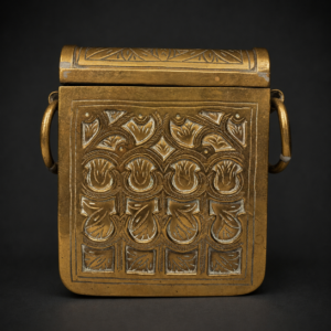 Inicio Caja de viaje para el Corán en bronce repujado, ca. 1950.