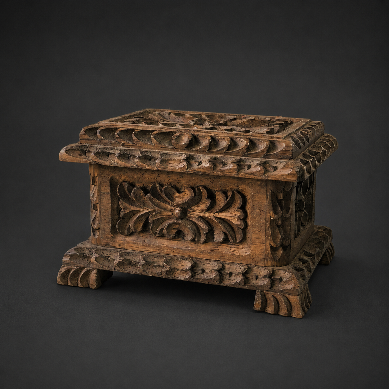Cofre peruano tallado en madera estilo colonial, ca. 1950. Cofre peruano tallado en madera estilo colonial, ca. 1950.