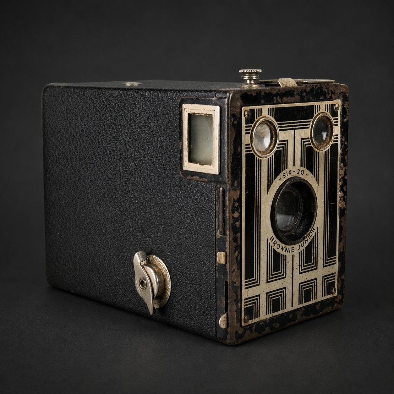 Cámara Kodak Six-20 Brownie Junior Art Déco, ca. 1934. Cámara Kodak Six-20 Brownie Junior Art Déco, ca. 1934.
