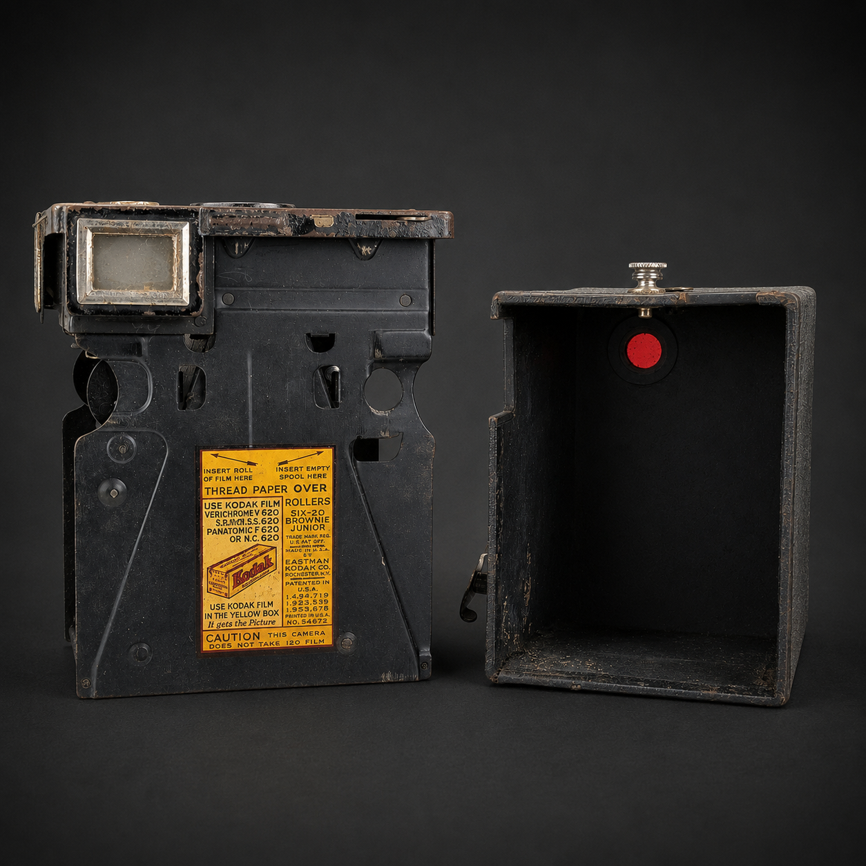 Cámara Kodak Six-20 Brownie Junior Art Déco, ca. 1934. Cámara Kodak Six-20 Brownie Junior Art Déco, ca. 1934.