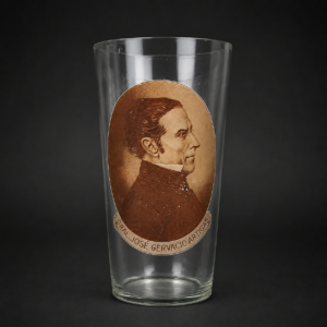 Vaso con retrato de José Gervasio Artigas, ca. 1930.