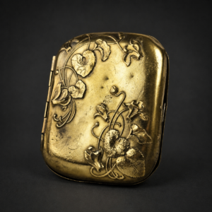 Cigarrera Art Nouveau en bronce plateado, ca. 1905.
