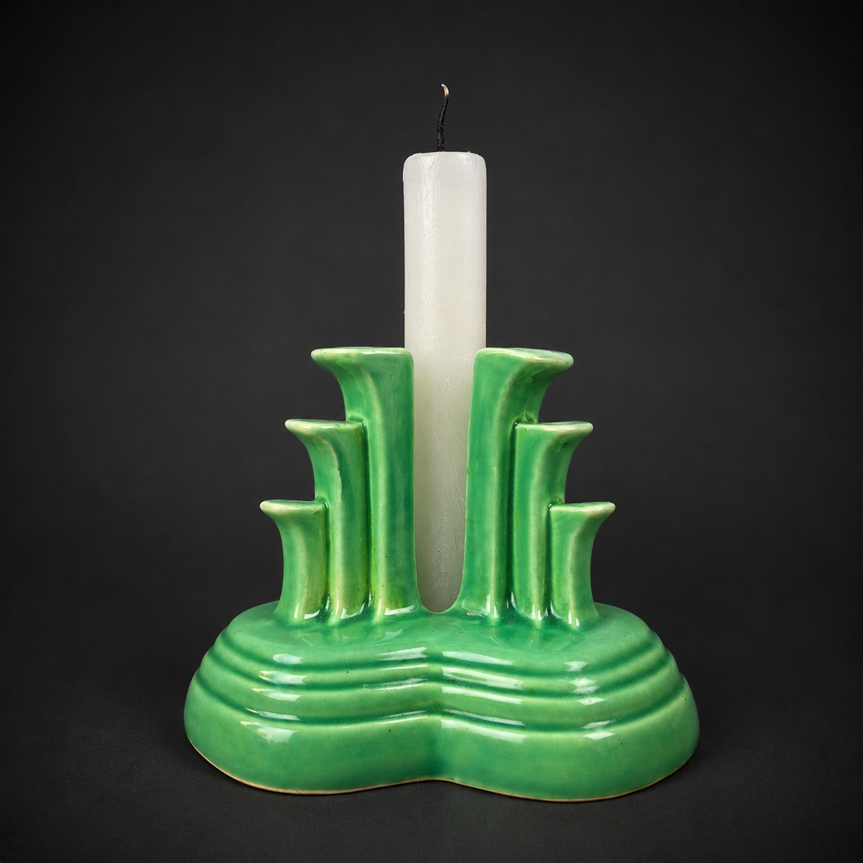 Candelero Fiesta verde jade de Homer Laughlin, ca. 1940. Candelero Fiesta verde jade de Homer Laughlin, ca. 1940.