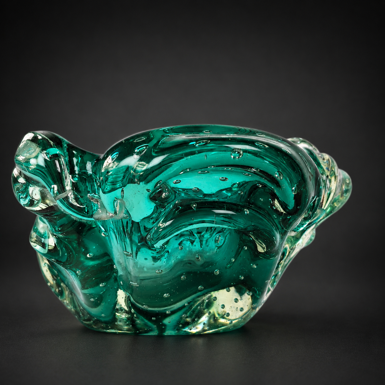 Cenicero artístico de cristal Murano sommerso, ca. 1960. Cenicero artístico de cristal Murano sommerso, ca. 1960.
