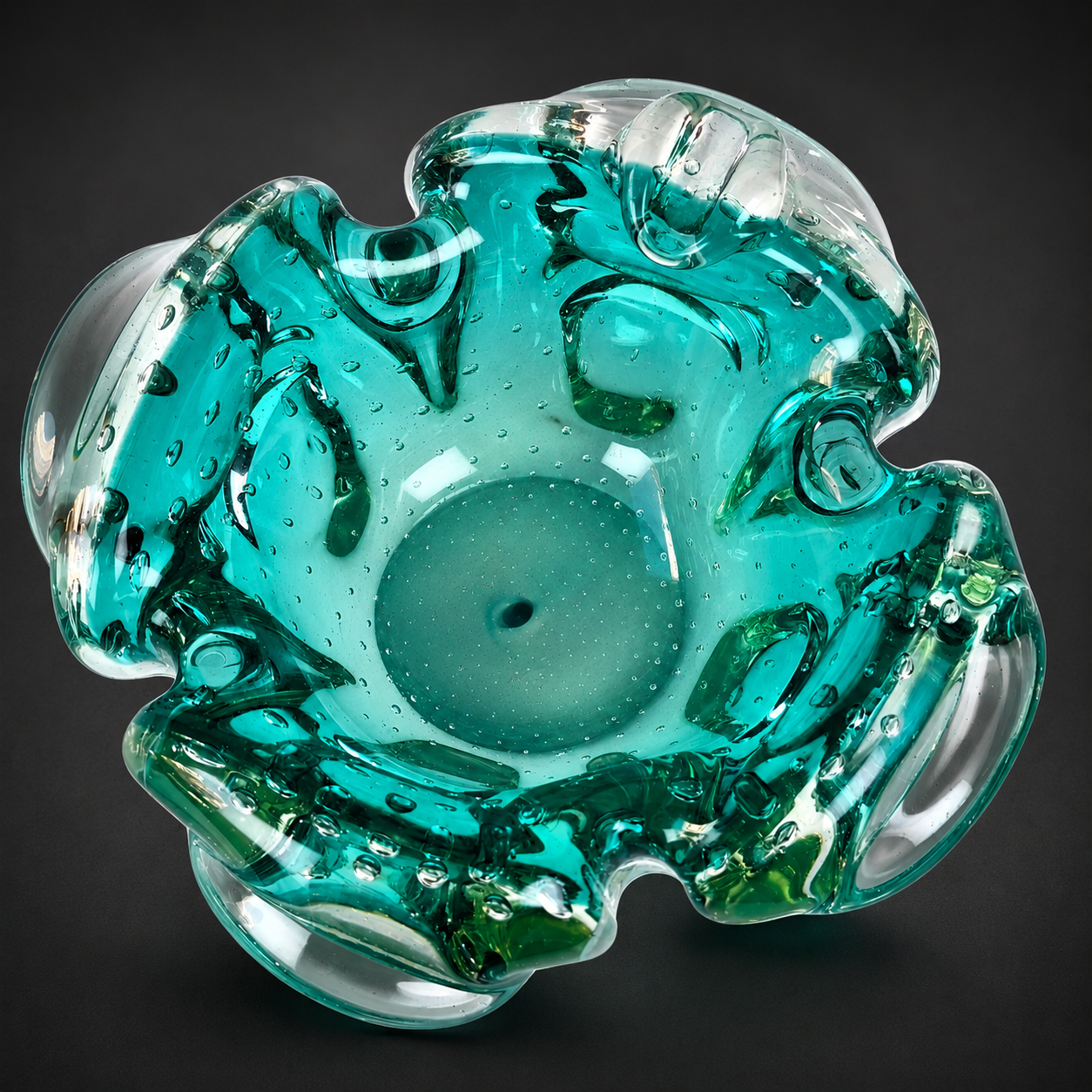 Cenicero artístico de cristal Murano sommerso, ca. 1960. Cenicero artístico de cristal Murano sommerso, ca. 1960.