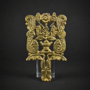 Soporte calado para fuentes en bronce dorado, ca. 1900.