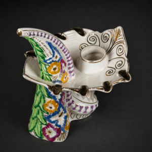 Cenicero-florero de porcelana Santana Pedreira, ca. 1960. Cenicero-florero de porcelana Santana Pedreira, ca. 1960.