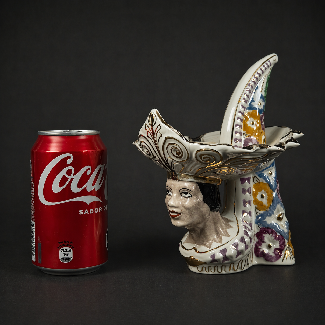 Cenicero-florero de porcelana Santana Pedreira, ca. 1960. Cenicero-florero de porcelana Santana Pedreira, ca. 1960.