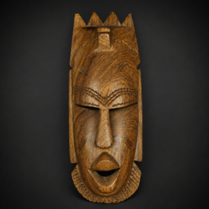 Máscara africana tallada en madera, ca. 1970.