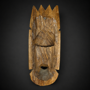 Máscara africana tallada en madera, ca. 1970.