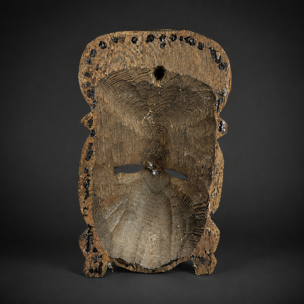 Pareja de máscaras congoleñas talladas en madera, ca. 1970. Pareja de máscaras congoleñas talladas en madera, ca. 1970.