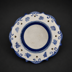 Tintero de loza Delft con seis apoyaplumas, ca. 1800.