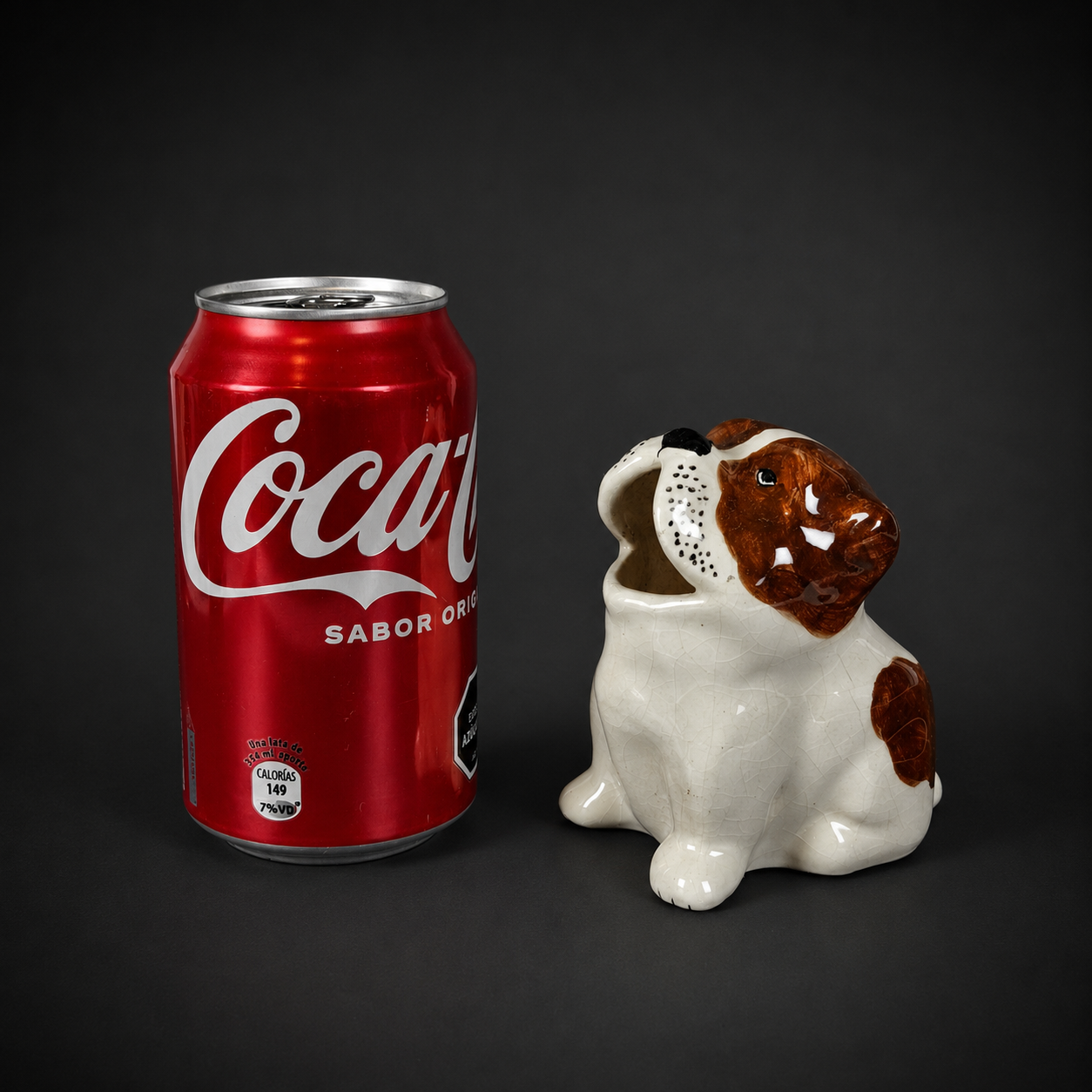 Carocero en forma de bulldog de cerámica, ca. 1950. Carocero en forma de bulldog de cerámica, ca. 1950.