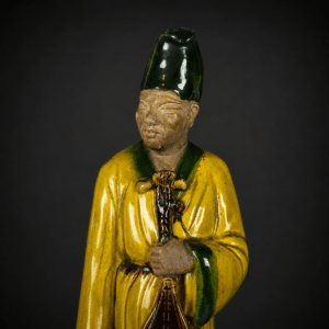 Figura oriental de músico en gres sancai, ca. 1950.