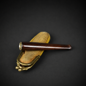 Boquilla para cigarrillos de baquelita con estuche, ca. 1930.