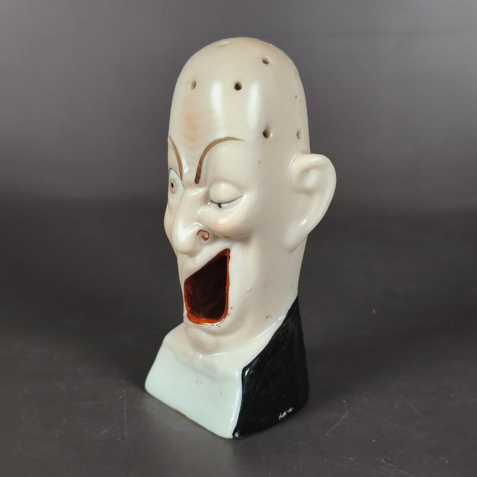 Palillero humorístico Schafer & Vater en porcelana, ca. 1910. Palillero humorístico Schafer & Vater en porcelana, ca. 1910.