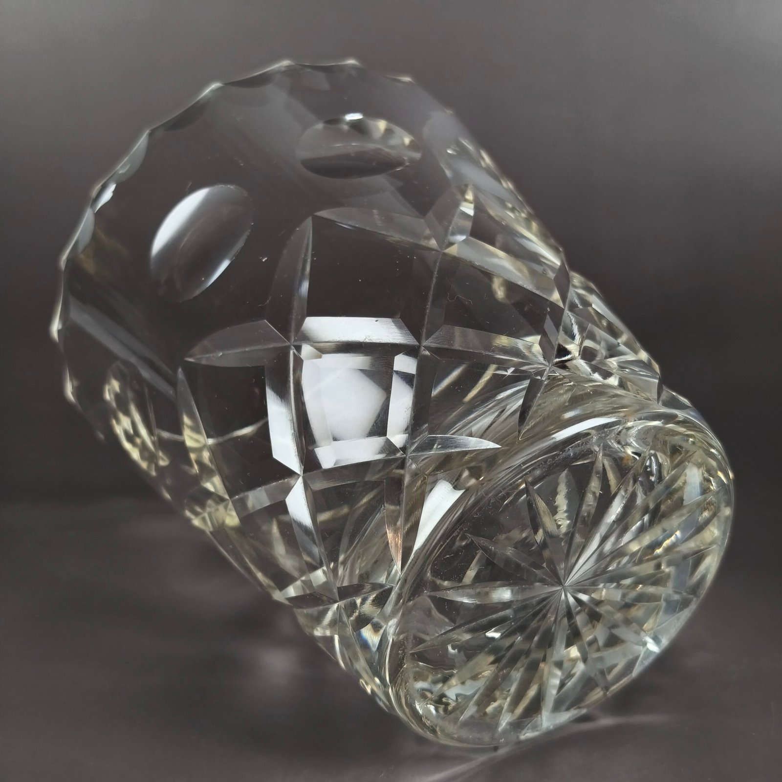 Hielera de cristal tallado, ca. 1950. Hielera de cristal tallado, ca. 1950.