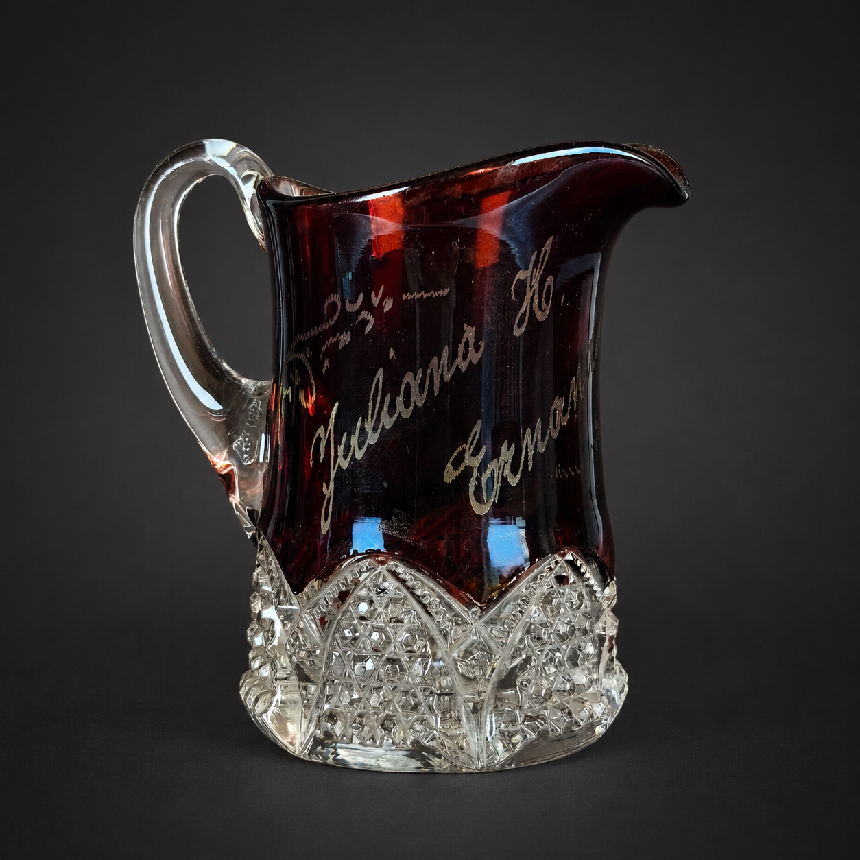 Jarrita victoriana Ruby Glass grabada, ca. 1910. Jarrita victoriana Ruby Glass grabada, ca. 1910.