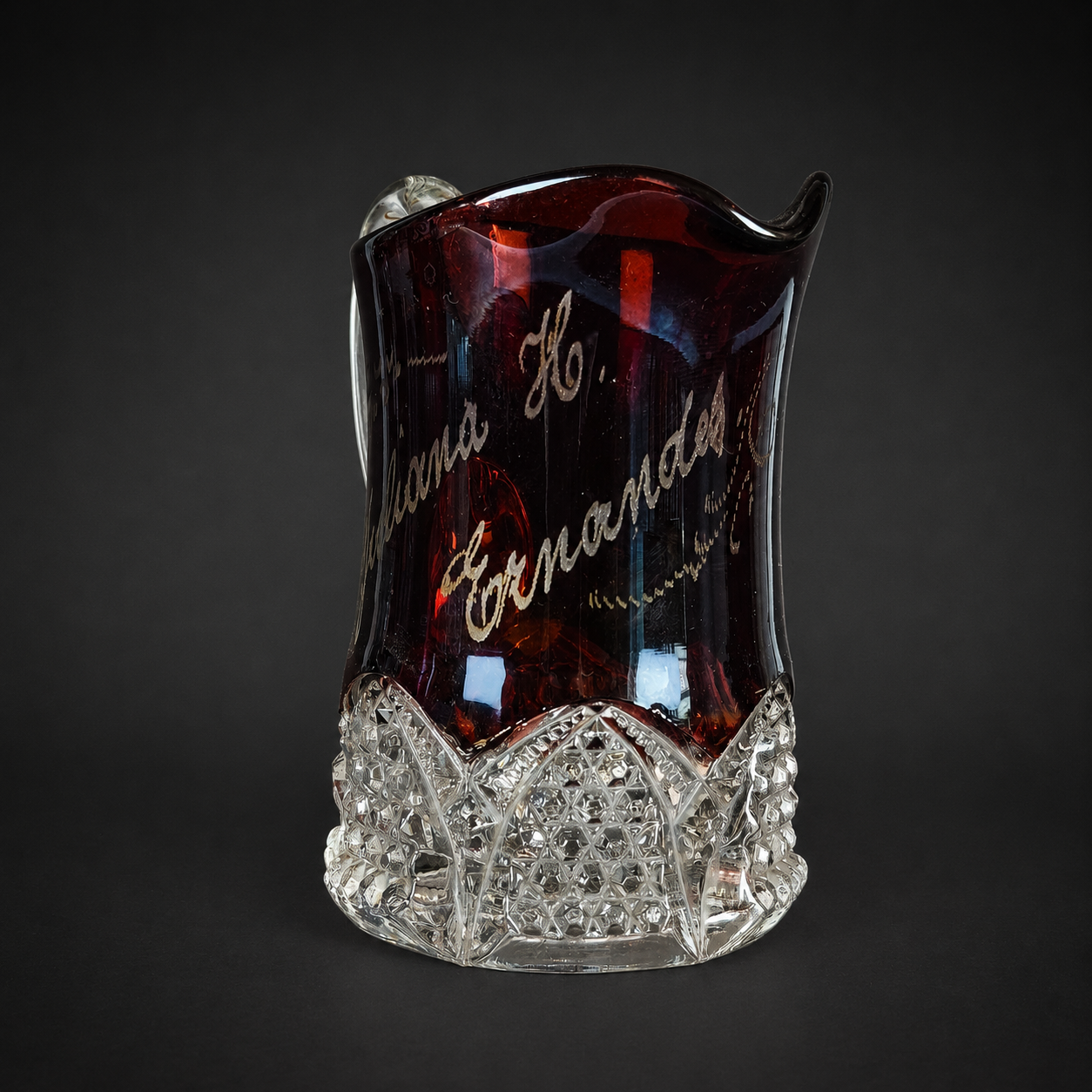 Jarrita victoriana Ruby Glass grabada, ca. 1910. Jarrita victoriana Ruby Glass grabada, ca. 1910.
