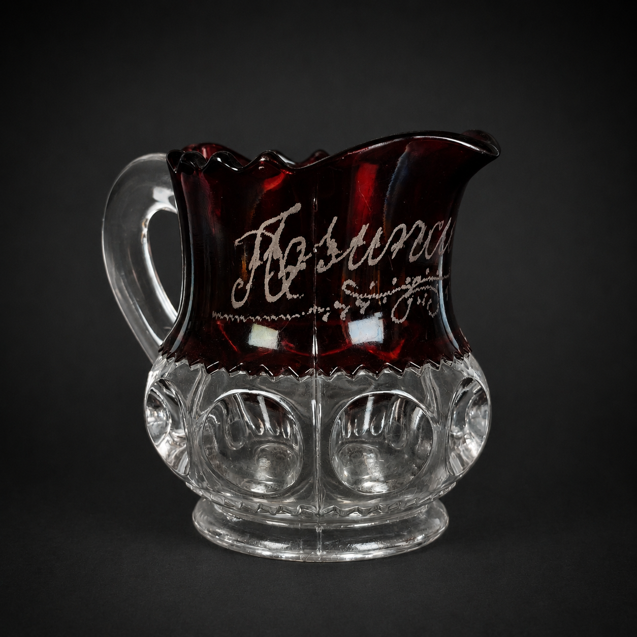 Jarrita victoriana Ruby Glass grabada, ca. 1910. Jarrita victoriana Ruby Glass grabada, ca. 1910.