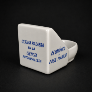 Humectador de dedos publicitario De Soto en porcelana, ca. 1930. Humectador de dedos publicitario De Soto en porcelana, ca. 1930.