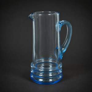 Jarra de vidrio soplado azul, ca. 1970.