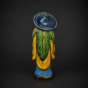 Figura oriental en cerámica vidriada, ca. 1930.