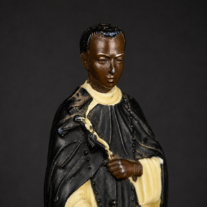 Figura italiana de San Martín de Porres sobre columna, ca. 1950.