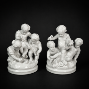 Inicio Grupos escultóricos de putti en porcelana europea, ca. 1900.