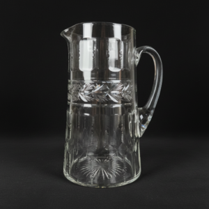 Inicio Elegante jarra de cristal tallado clásico, ca. 1950.