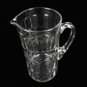 Elegante jarra de cristal tallado clásico, ca. 1950. Elegante jarra de cristal tallado clásico, ca. 1950.