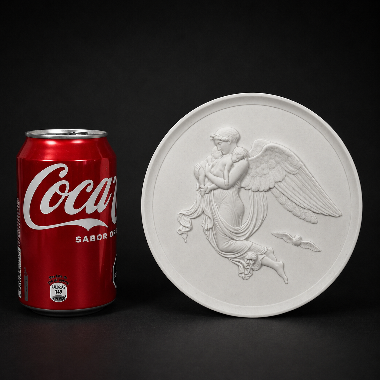 Placa de porcelana Royal Copenhagen en biscuit, ca. 1950. Placa de porcelana Royal Copenhagen en biscuit, ca. 1950.
