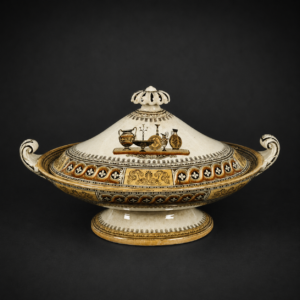 Elegante sopera estilo Etruscan Vases, ca. 1900.
