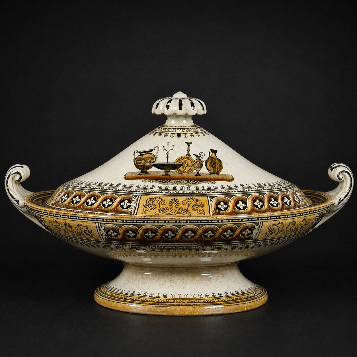 Elegante sopera estilo Etruscan Vases, ca. 1900. Elegante sopera estilo Etruscan Vases, ca. 1900.