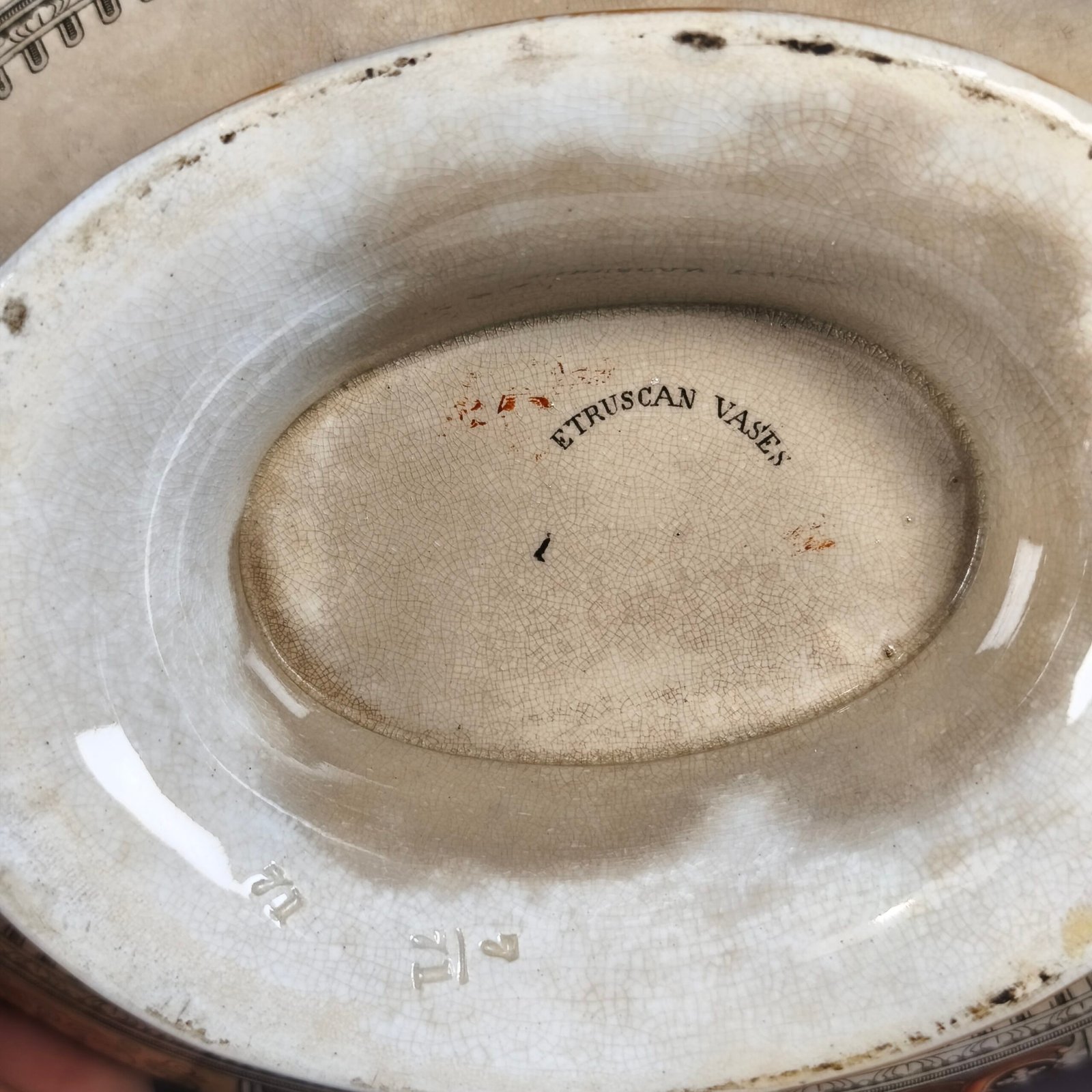 Elegante sopera estilo Etruscan Vases, ca. 1900. Elegante sopera estilo Etruscan Vases, ca. 1900.