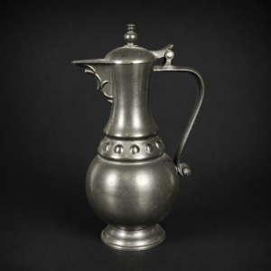 Elegante jarra alemana de peltre Rein Zinn, ca. 1950.