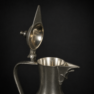 Elegante jarra alemana de peltre Rein Zinn, ca. 1950. Elegante jarra alemana de peltre Rein Zinn, ca. 1950.