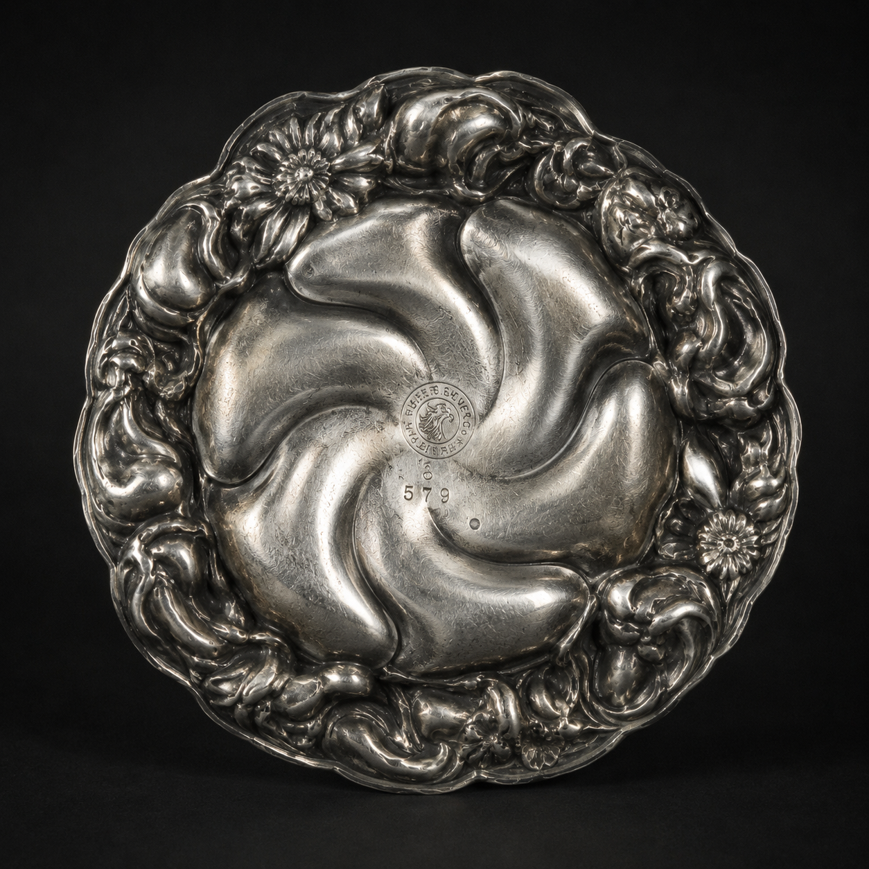 Antiguos platos Art Nouveau Forbes Silver Co., ca. 1900. Antiguos platos Art Nouveau Forbes Silver Co., ca. 1900.