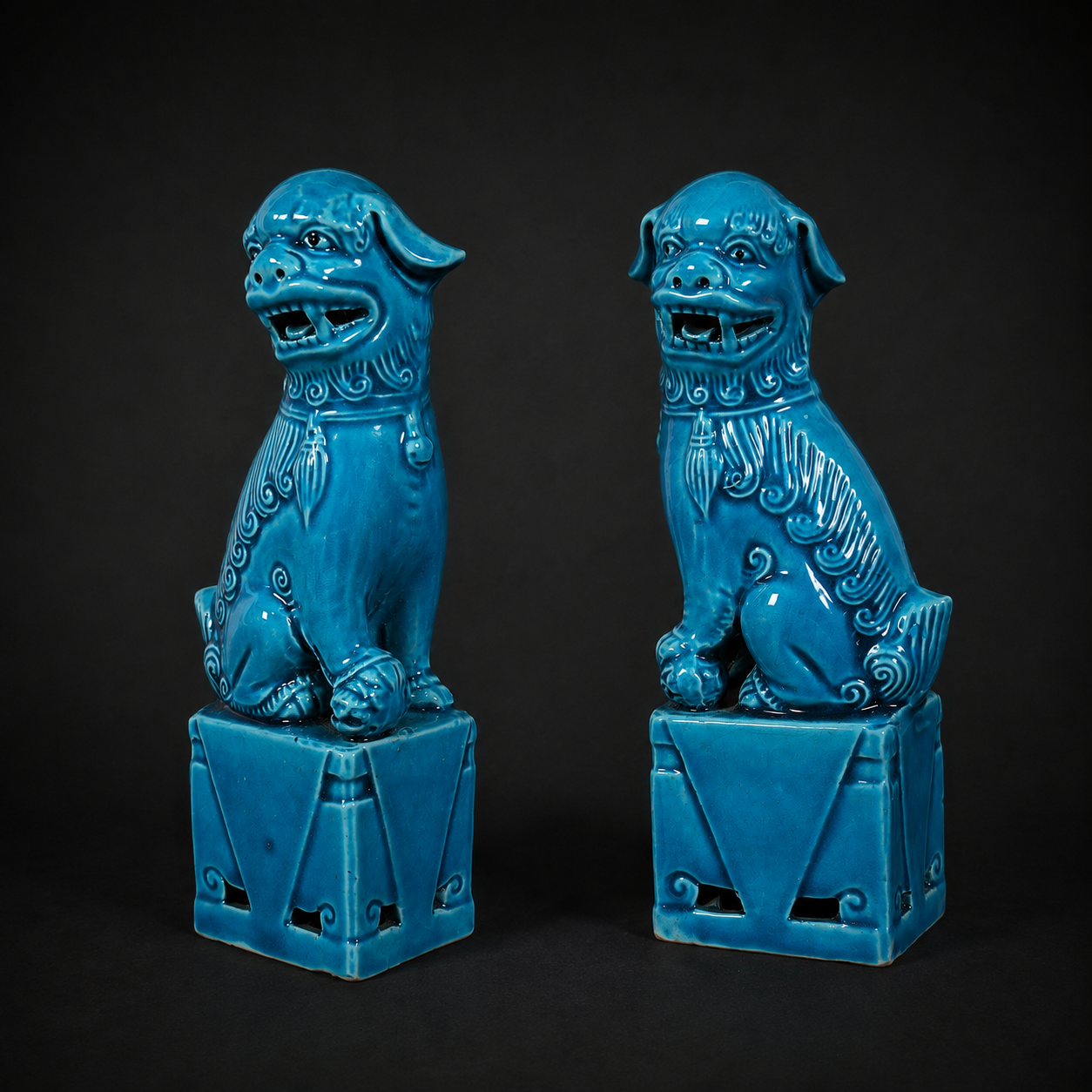 Pareja de perros Foo en cerámica esmaltada turquesa, ca. 1960–1970. Pareja de perros Foo en cerámica esmaltada turquesa, ca. 1960–1970.