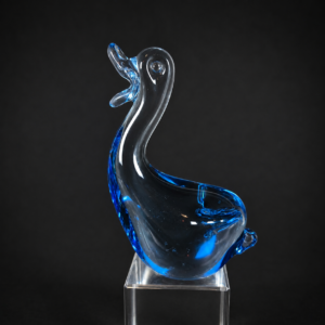 Figuras en cristal de Murano azul, ca. segunda mitad del siglo XX. Figuras en cristal de Murano azul, ca. segunda mitad del siglo XX.