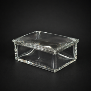 Caja de cristal macizo con tapa, ca. 1950–1960.