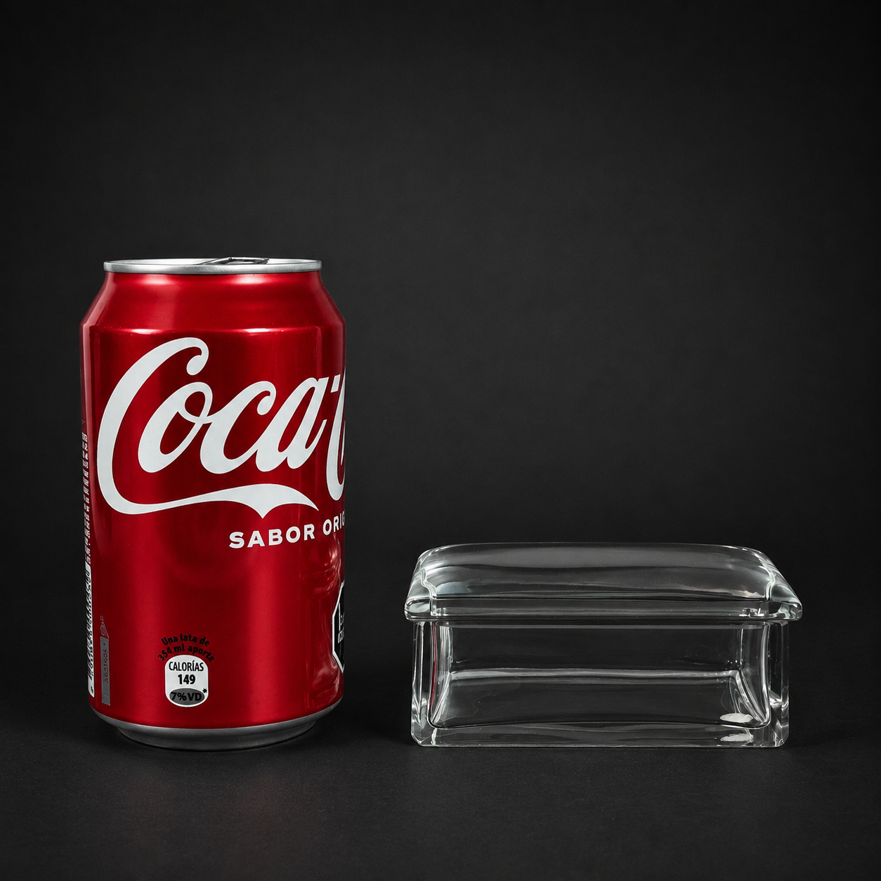 Caja de cristal macizo con tapa, ca. 1950–1960. Caja de cristal macizo con tapa, ca. 1950–1960.