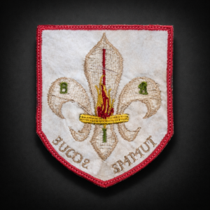Distintivo scout bordado «Siempre Scout», mediados del siglo XX. Distintivo scout bordado "Siempre Scout", mediados del siglo XX.