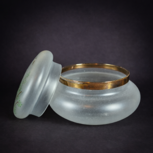 Elegante alhajero de cristal italiano D’ORO, ca. 1970. Elegante alhajero de cristal italiano D'ORO, ca. 1970.
