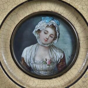 Miniatura con retrato femenino pintado a mano, ca. 1930. Miniatura con retrato femenino pintado a mano, ca. 1930.