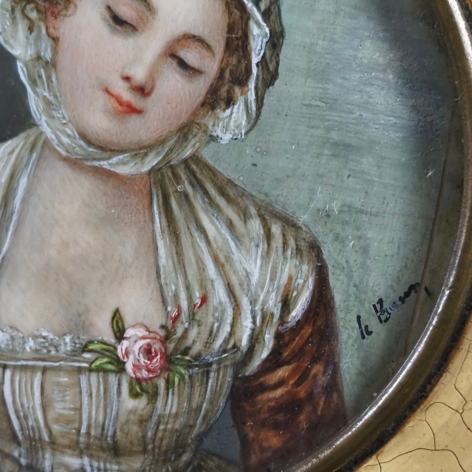 Miniatura con retrato femenino pintado a mano, ca. 1930. Miniatura con retrato femenino pintado a mano, ca. 1930.