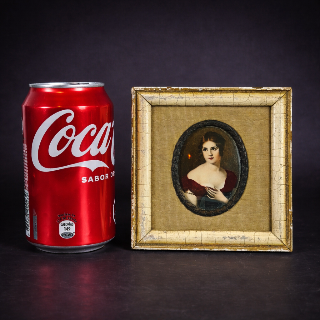 Miniatura antigua con retrato femenino oval, ca. 1930. Miniatura antigua con retrato femenino oval, ca. 1930.