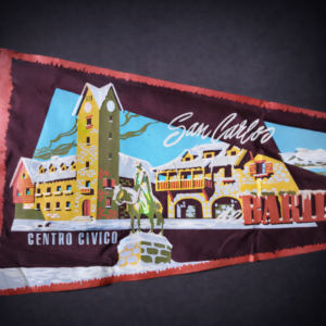Banderín turístico de San Carlos de Bariloche, ca. 1955. Banderín turístico de San Carlos de Bariloche, ca. 1955.